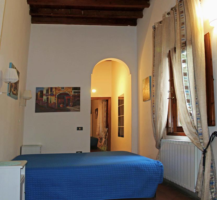 Max Studios Florence Kamer foto