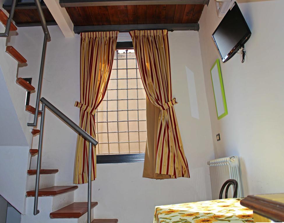 Max Studios Florence Kamer foto