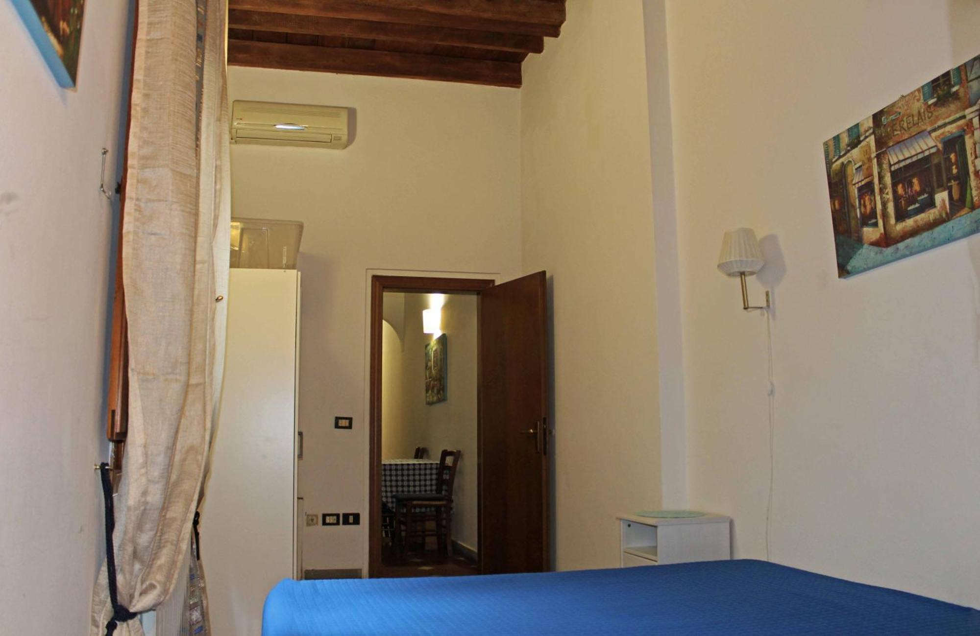 Max Studios Florence Kamer foto